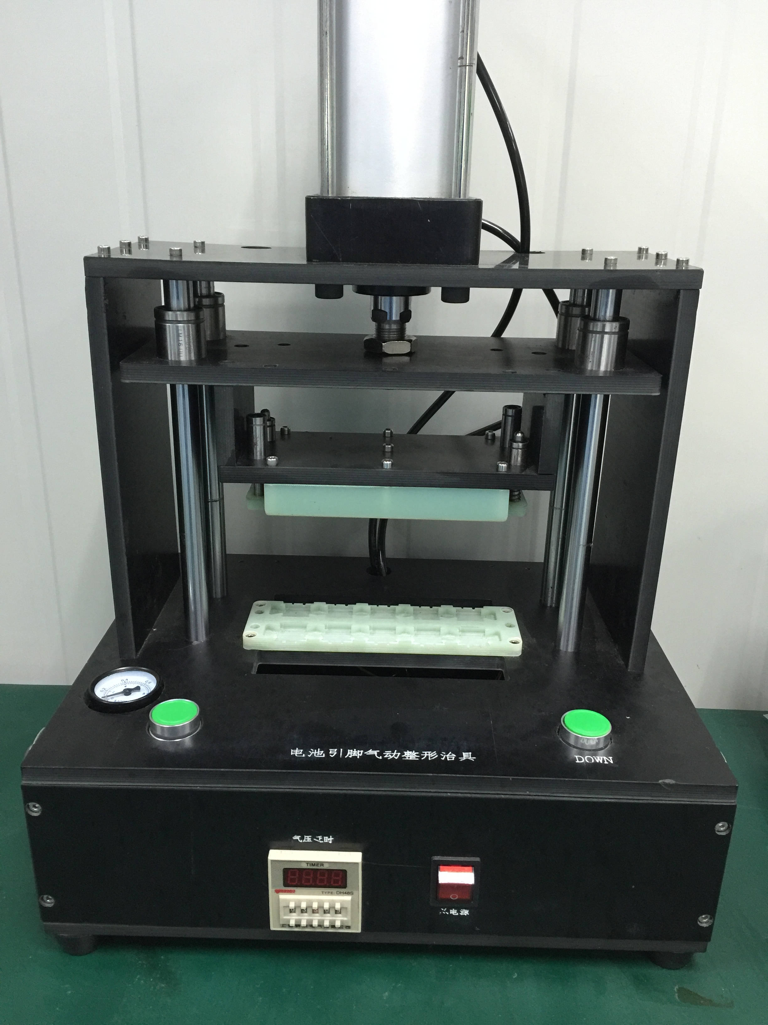 电子元件脚整形剪切治具